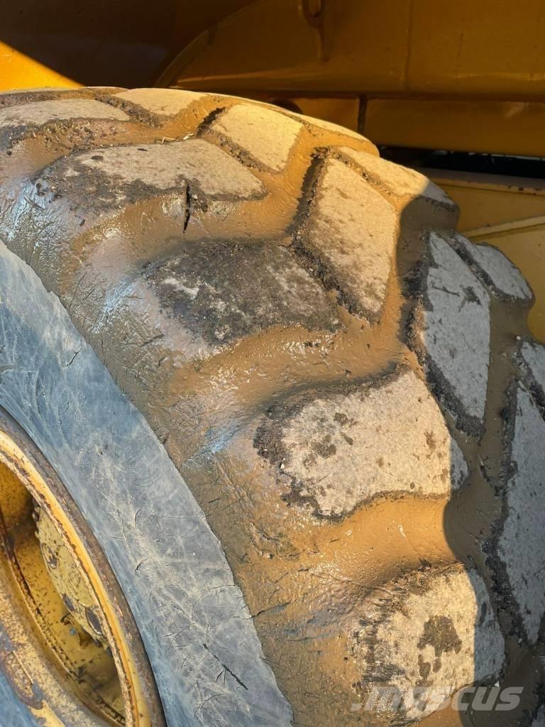 Bell B 30 E Шарнирно-сочленённые самосвалы