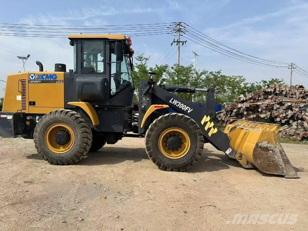 XCMG LW 300 F Фронтальные погрузчики