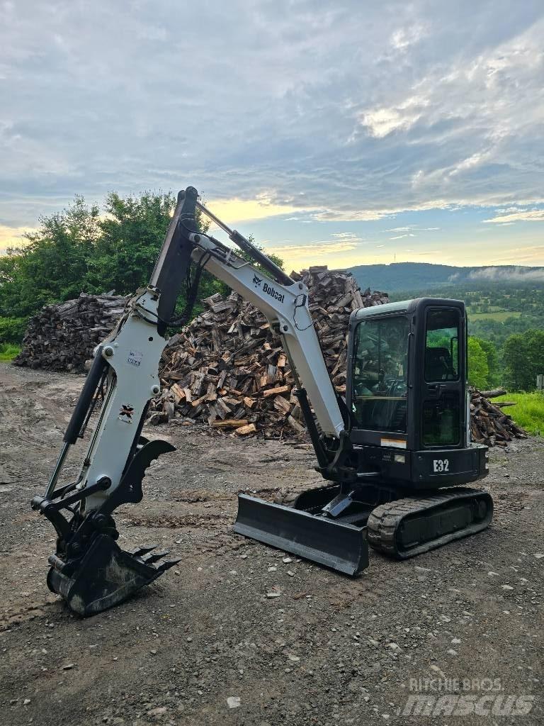Bobcat E 32 Мини-экскаваторы