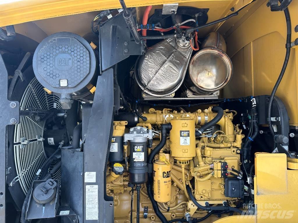 CAT 938M Фронтальные погрузчики