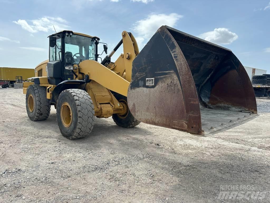 CAT 938M Фронтальные погрузчики