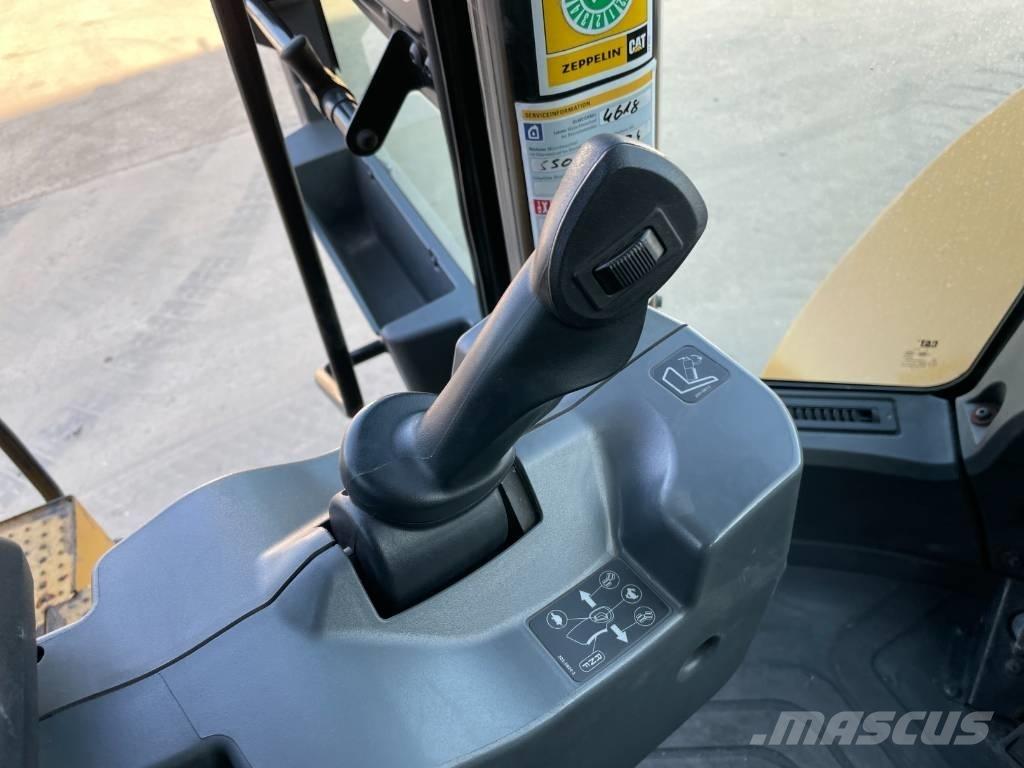 CAT 950M Фронтальные погрузчики