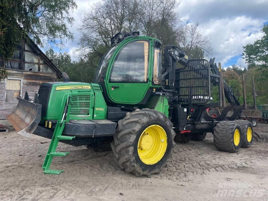 John Deere 1010 E Форвардеры