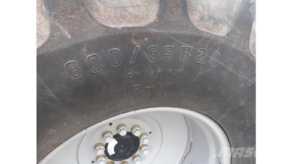 CASE 8230 Зерноуборочные комбайны