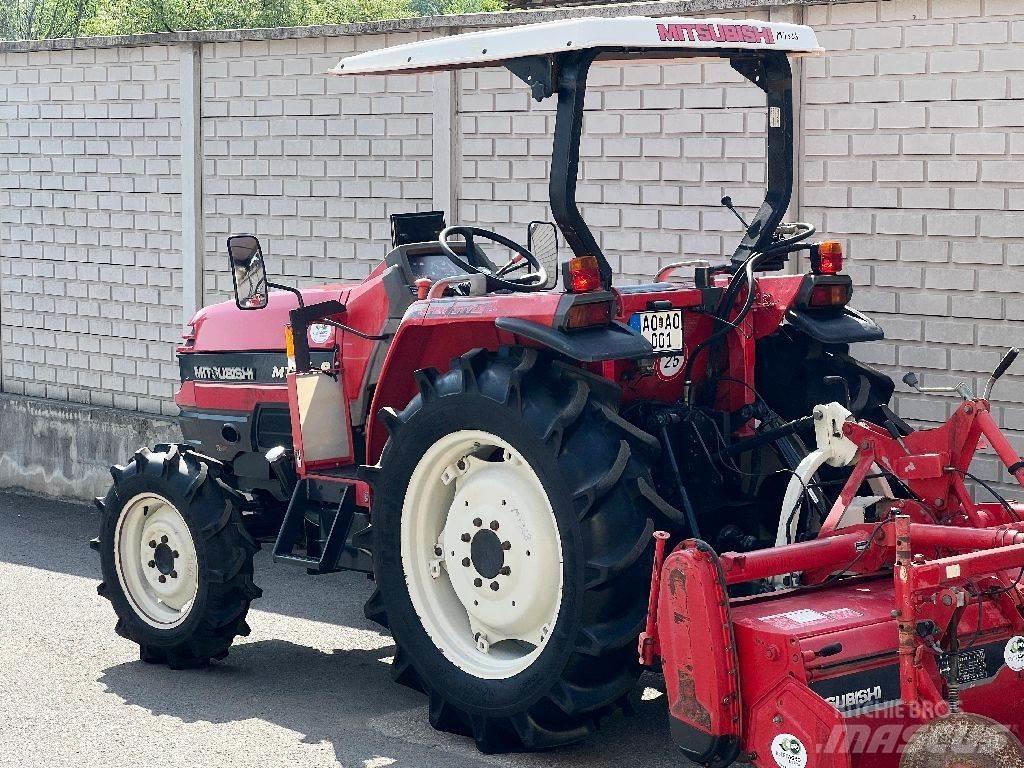 Mitsubishi MT368 Трактора