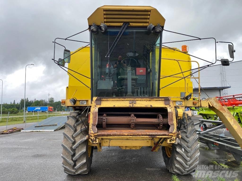 New Holland TF 46 Зерноуборочные комбайны