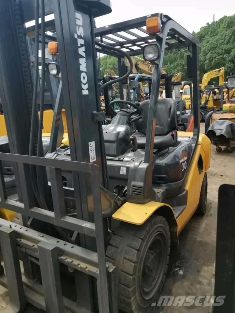 Komatsu 30 Телескопические погрузчики