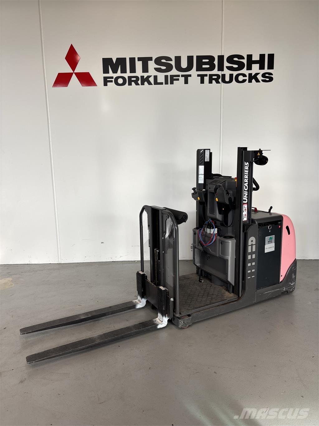 UniCarriers EPL100 Горизонтальные комплектовщики