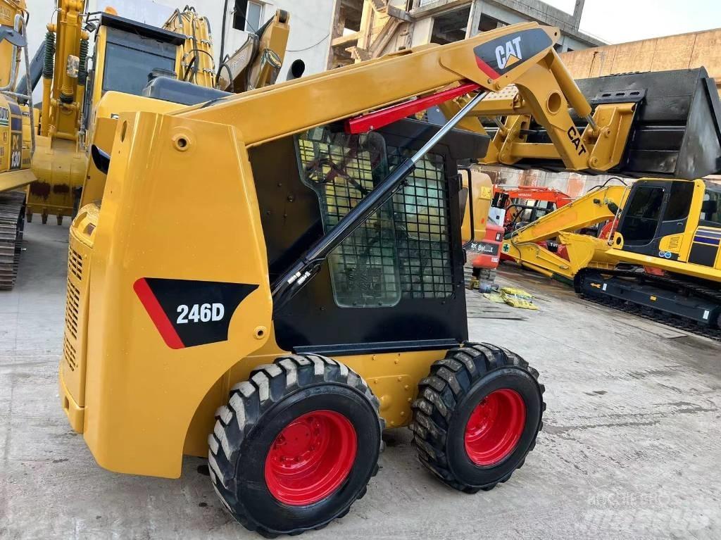 CAT 246D Мини-погрузчики