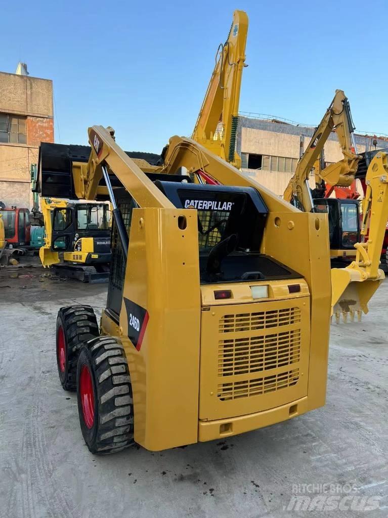 CAT 246D Мини-погрузчики