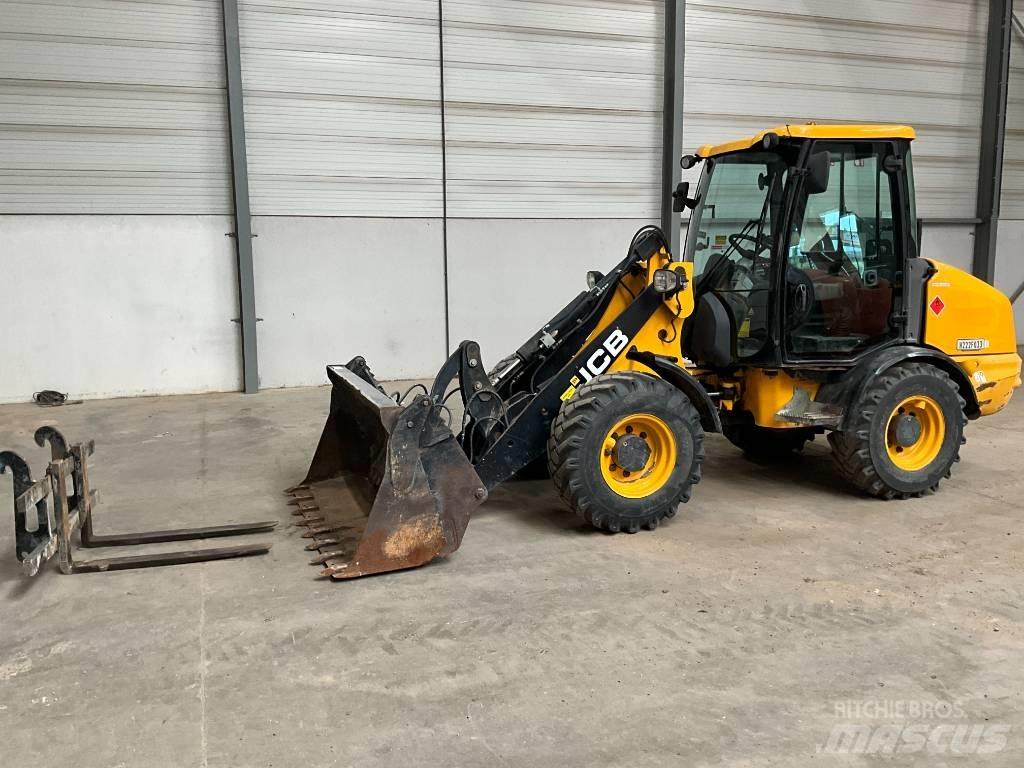JCB 406 B Фронтальные погрузчики