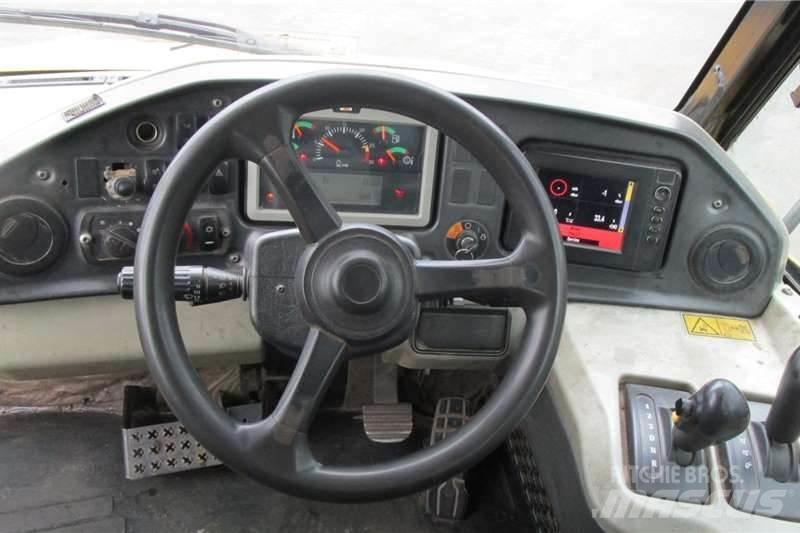 CAT 730C2 Шарнирно-сочленённые самосвалы