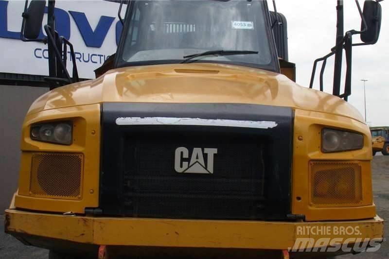 CAT 730C2 Шарнирно-сочленённые самосвалы