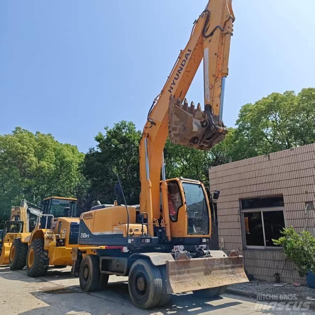 Hyundai R210w-9 Малые экскаваторы 7т-12т