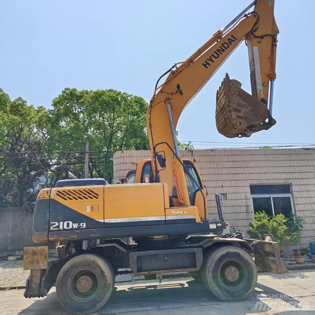Hyundai R210w-9 Малые экскаваторы 7т-12т
