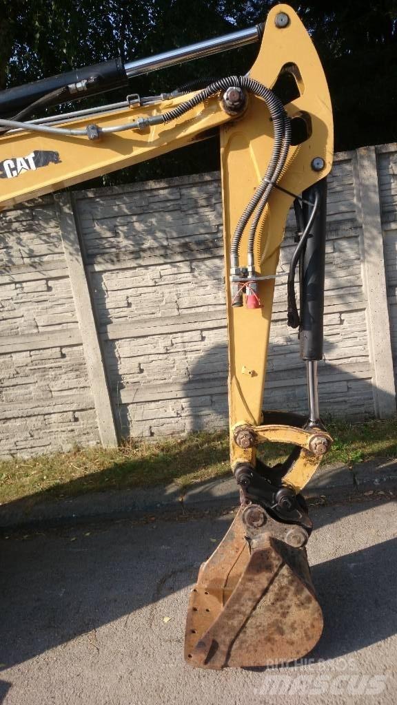 CAT 302.7 D Малые экскаваторы 7т-12т