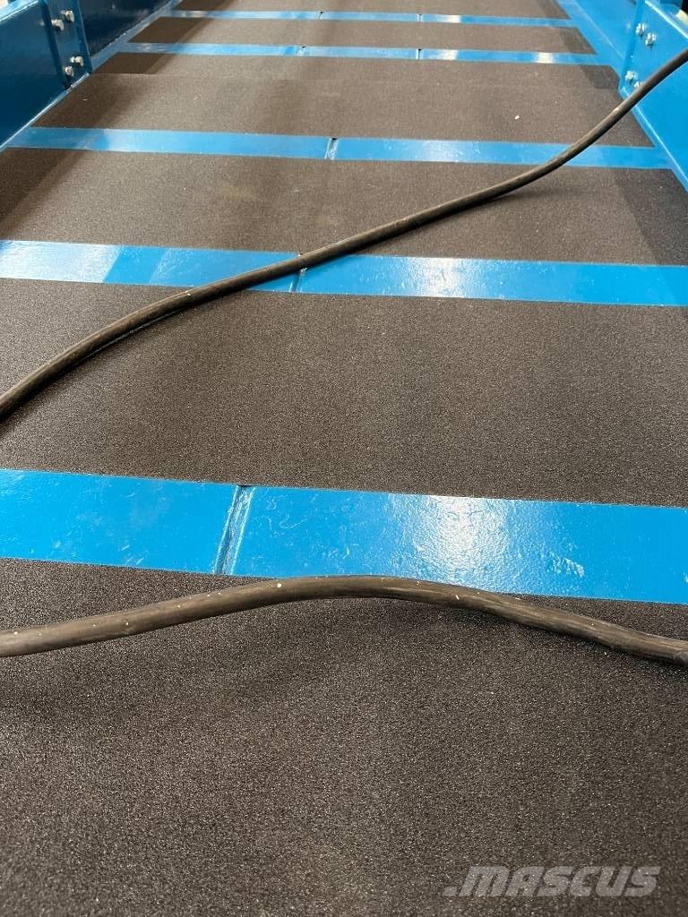  up richt X32N Ножничные подъемники