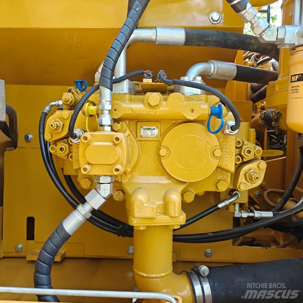 CAT 323D2L Гусеничные экскаваторы