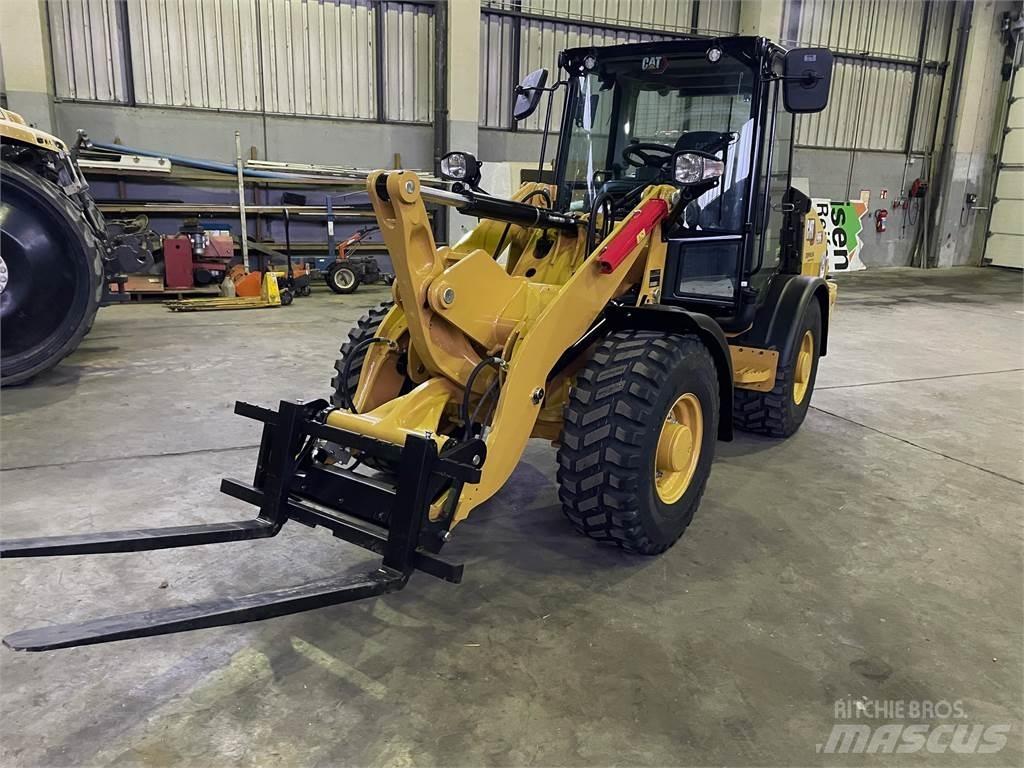 CAT 906 Фронтальные погрузчики