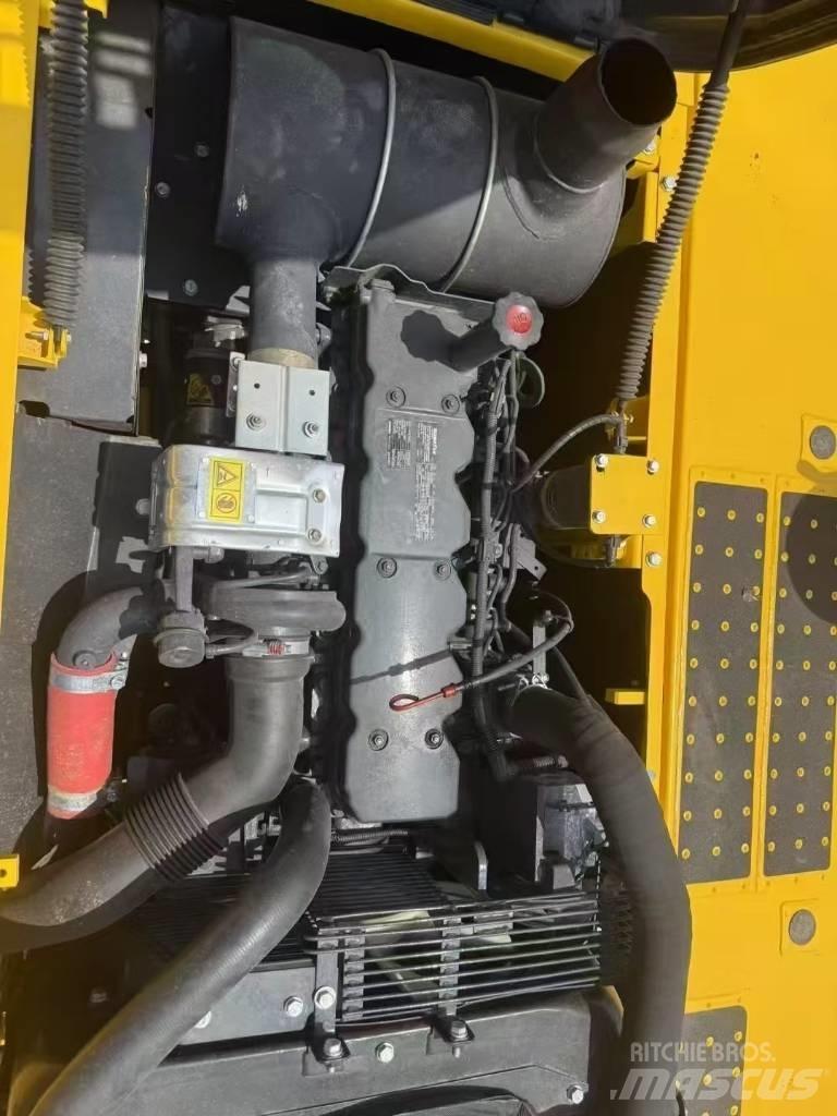 Komatsu 220LC-8 Гусеничные экскаваторы