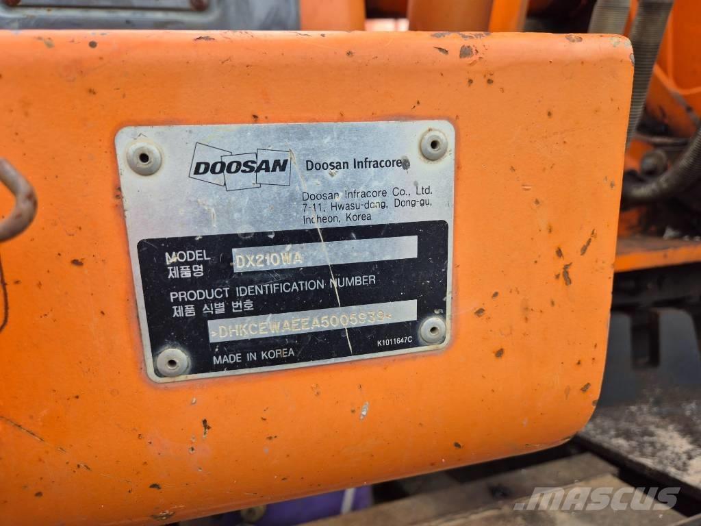 Doosan DX210WA Колёсные экскаваторы