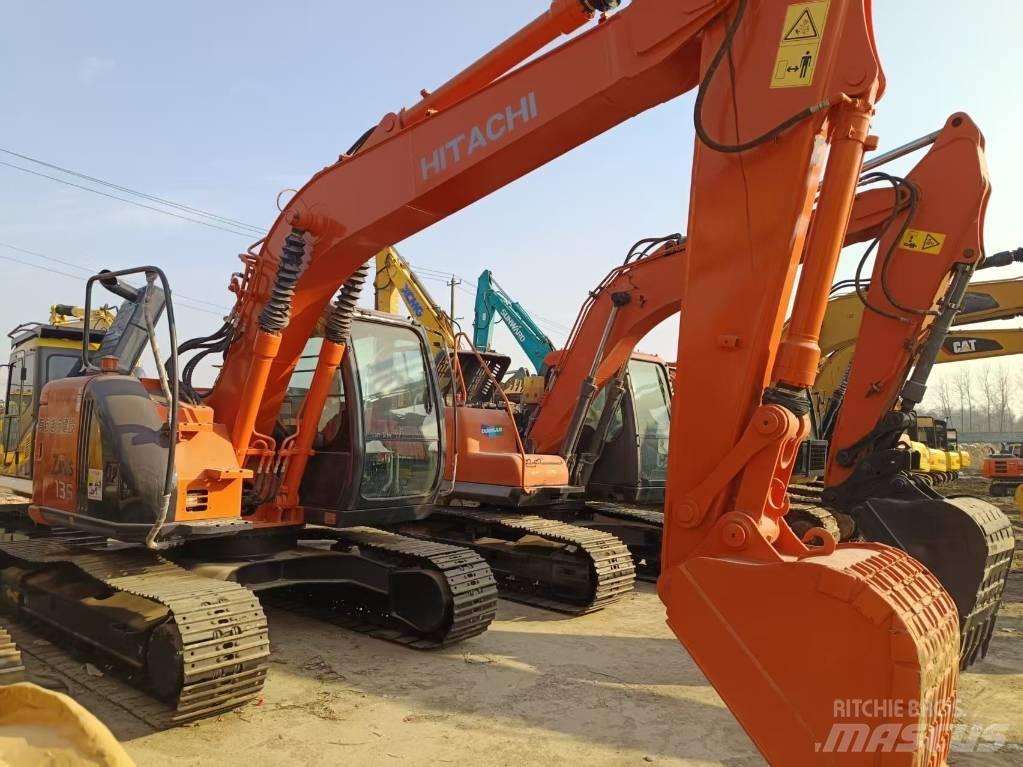 Hitachi ZX135 Гусеничные экскаваторы
