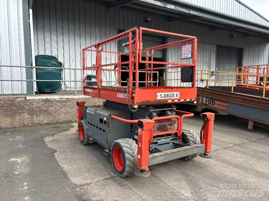 SkyJack SJ 6832 E Ножничные подъемники
