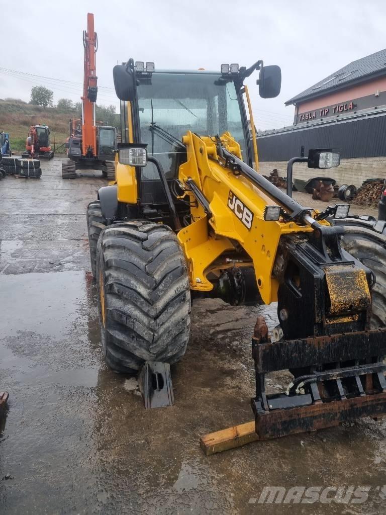 JCB TM 320S Сельскохозяйственные телескопические погрузчики