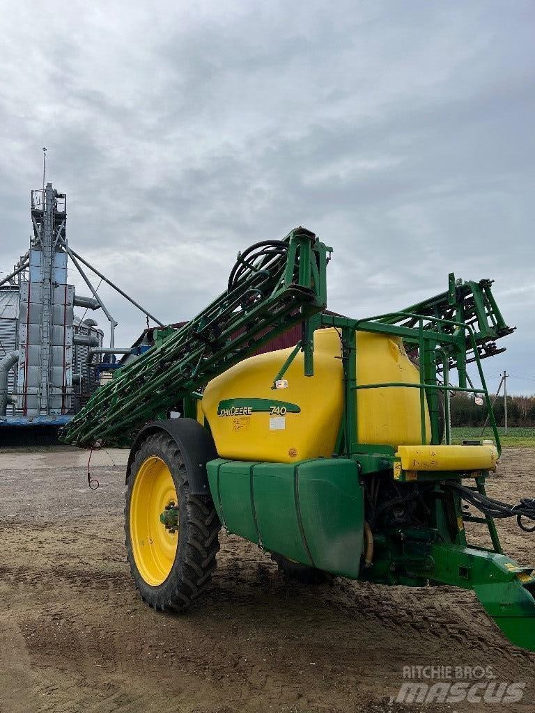 John Deere 740 Прицепные опрыскиватели