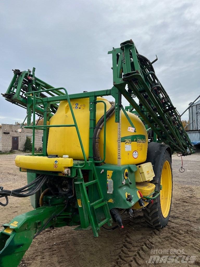 John Deere 740 Прицепные опрыскиватели