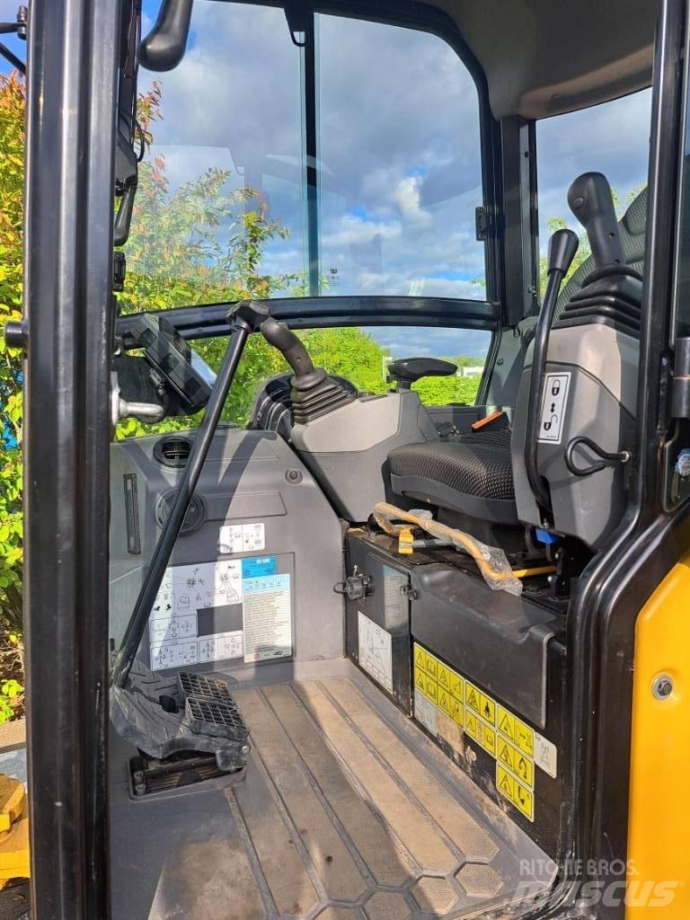 CAT 302cr Мини-экскаваторы