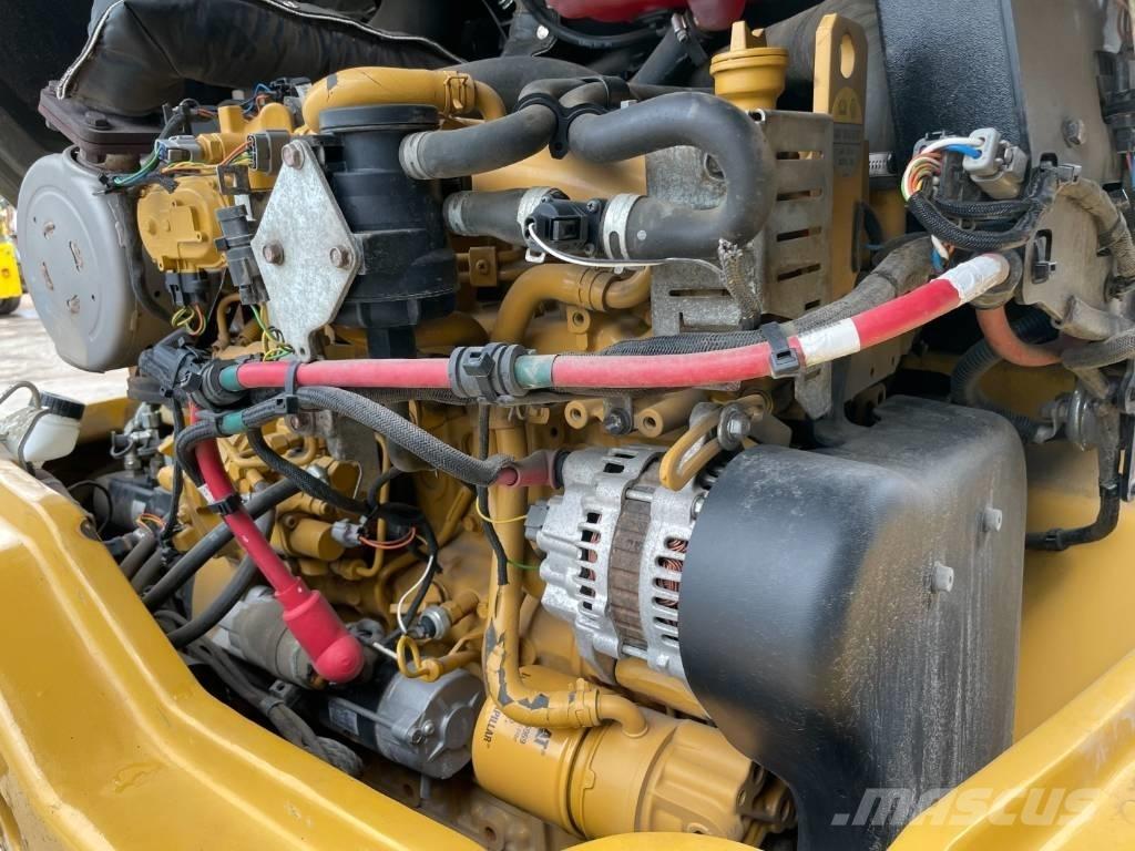 CAT 907M Фронтальные погрузчики