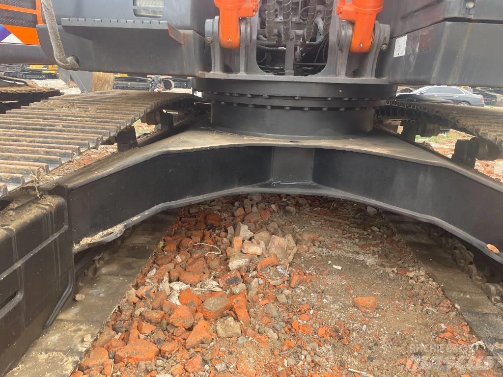 Hitachi ZX 200 Гусеничные экскаваторы