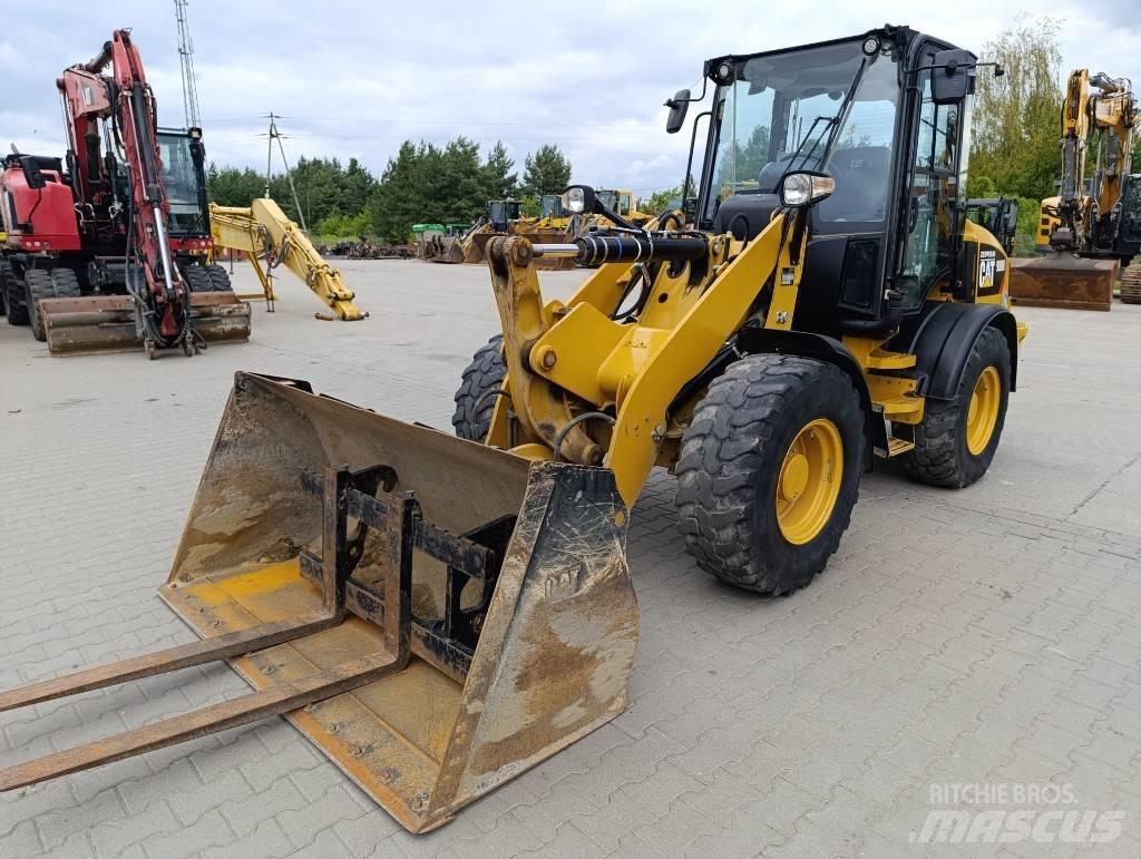 CAT 908M Фронтальные погрузчики