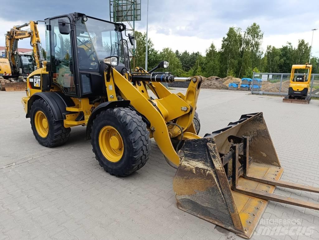 CAT 908M Фронтальные погрузчики