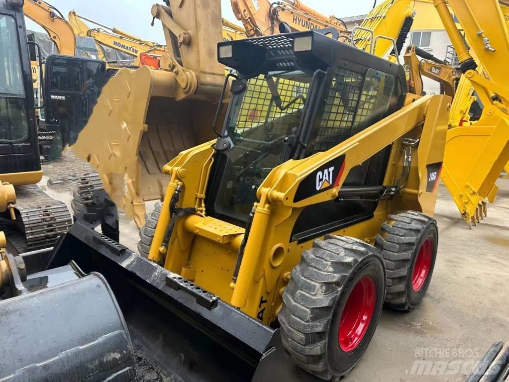 CAT 246 D Мини-погрузчики