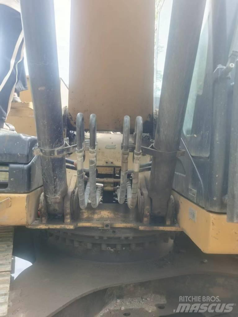 CAT 320 D2 Гусеничные экскаваторы