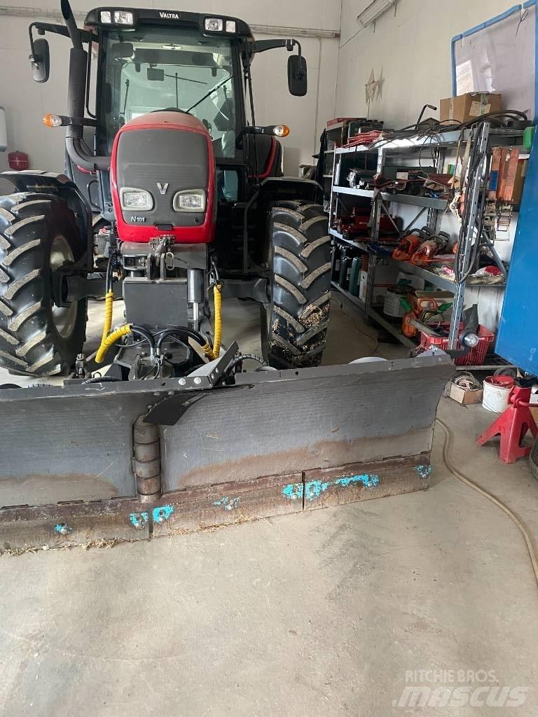 Valtra N 101 Трактора