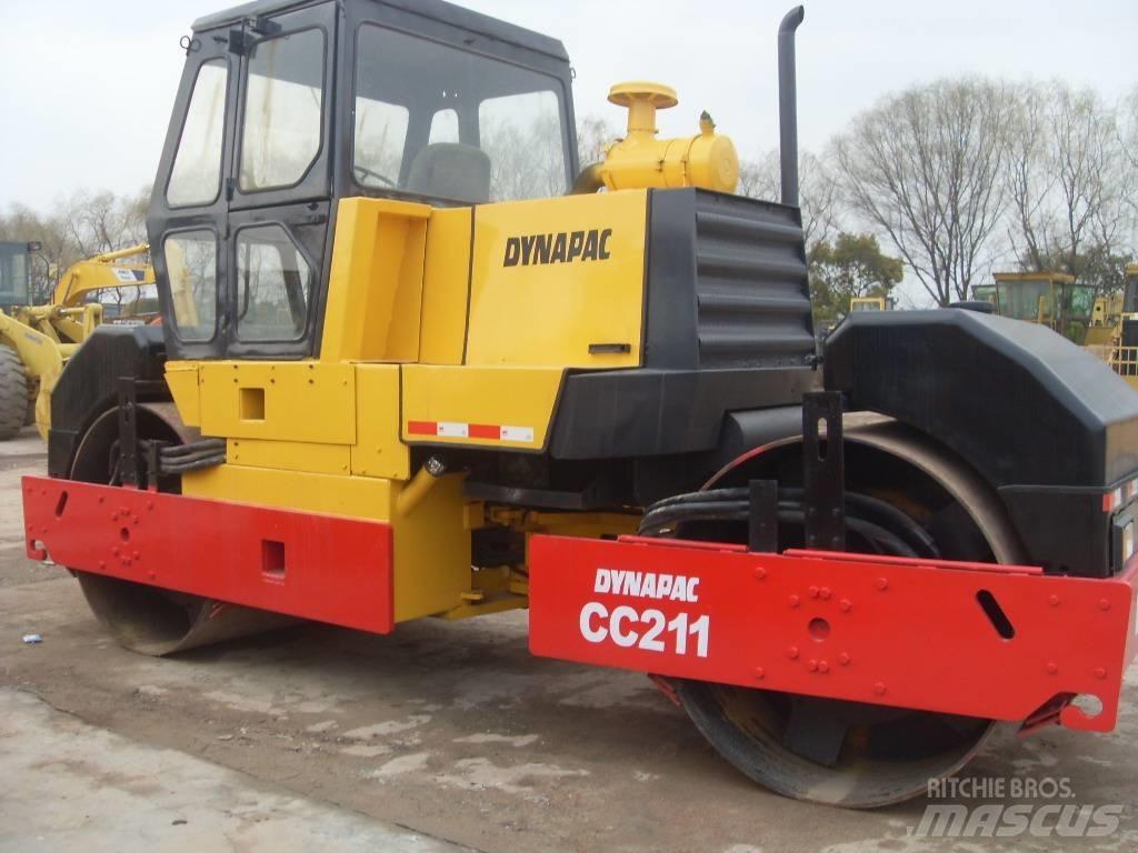 Dynapac CC 211 Катки тротуарные