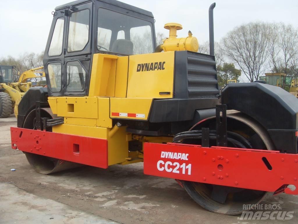 Dynapac CC 211 Катки тротуарные