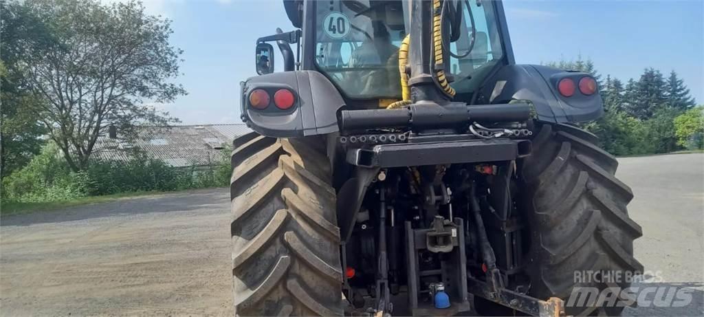 Valtra T130 Трактора