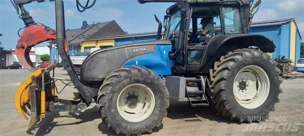 Valtra T130 Трактора