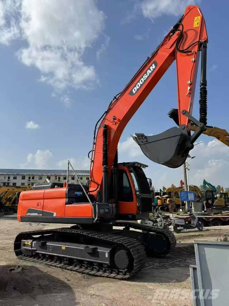 Doosan 225 LC-9C Гусеничные экскаваторы