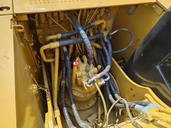CAT CAT323D2L Гусеничные экскаваторы