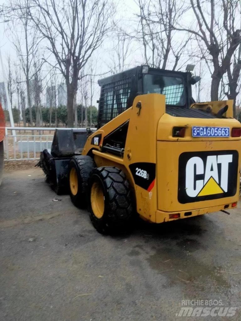 CAT 226 B Мини-погрузчики