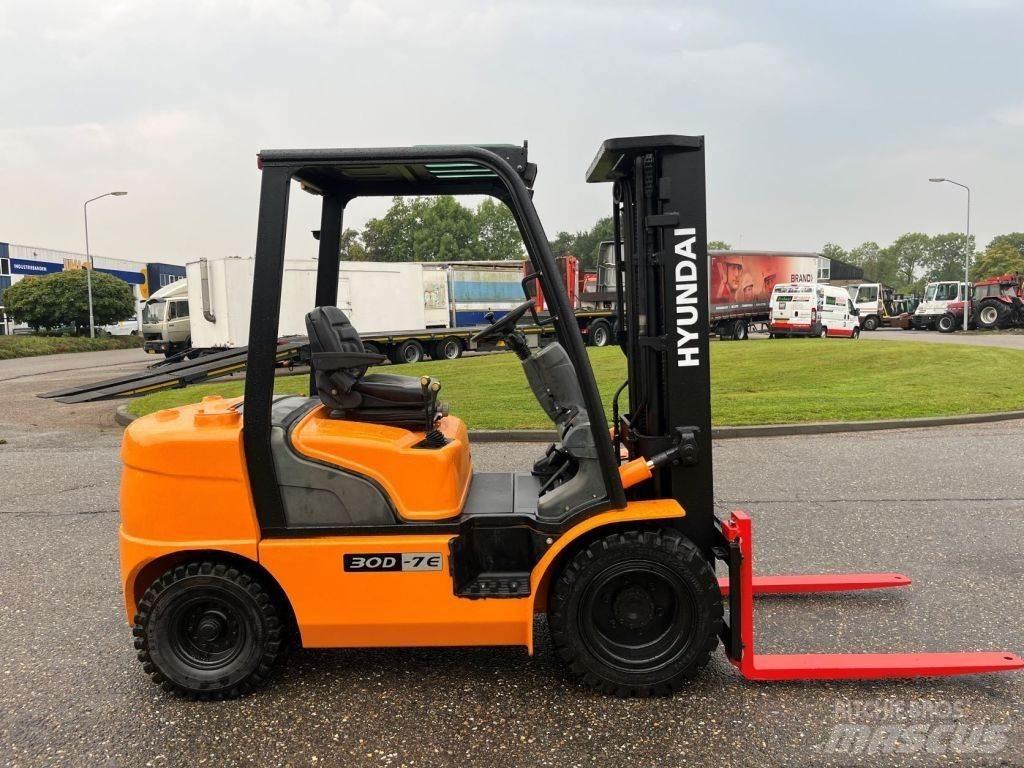Hyundai 30D-7E Дизельные погрузчики