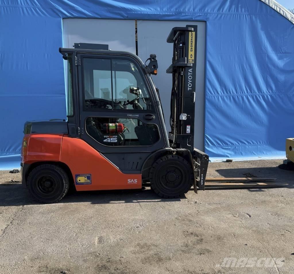 Toyota truck 8 FD40N Дизельные погрузчики