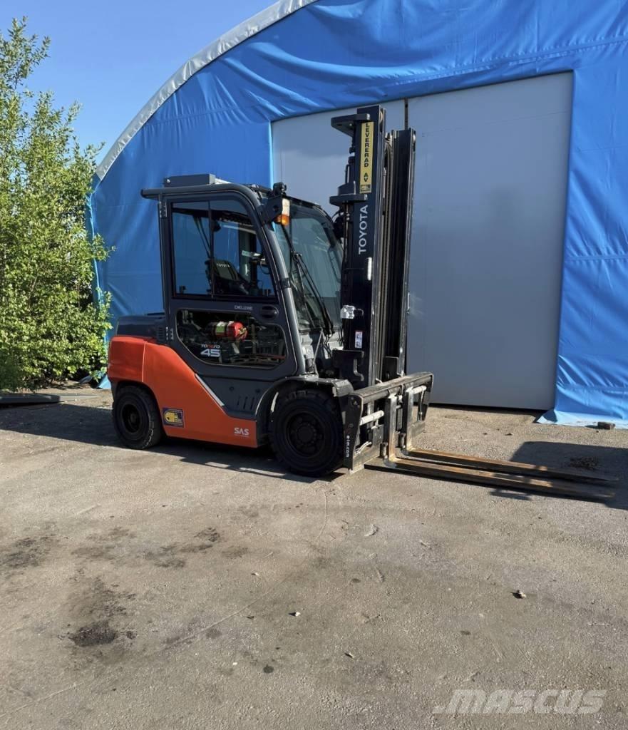 Toyota truck 8 FD40N Дизельные погрузчики