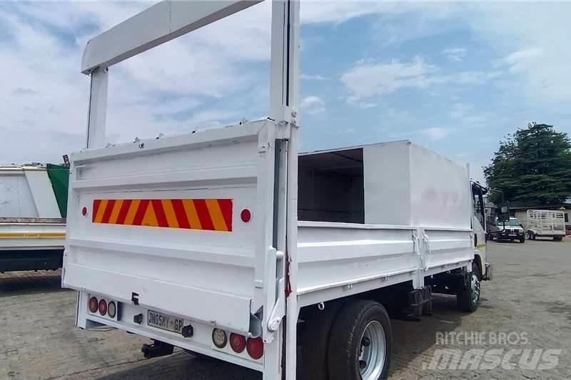 Isuzu NPR400 Специальные грузовики