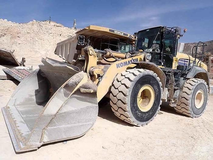 Komatsu WA475 Фронтальные погрузчики